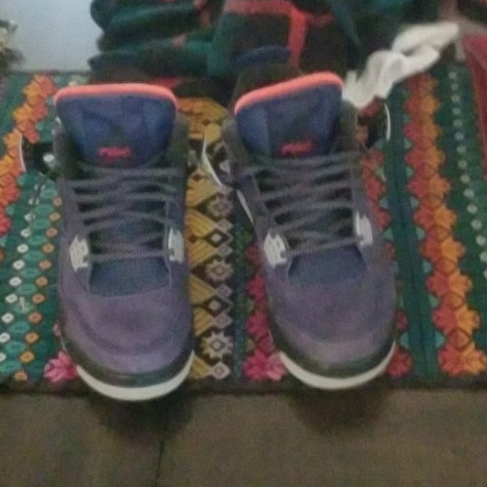 Shoes - Picture 2 of 5